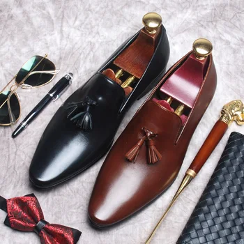 Yeni Erkek Elbise Ayakkabı Püskül Loafer'lar Sivri Burun Boyalı Siyah Kahverengi rahat ayakkabılar Erkekler İçin Resmi Hakiki Deri Oxford Ayakkabı