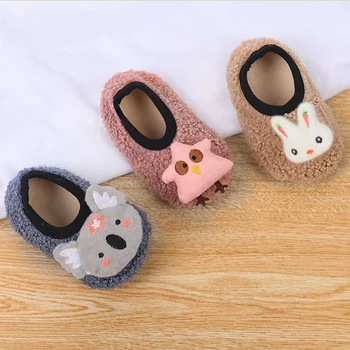 Kış Bebek Ayakkabıları Yürümeye Başlayan Çocuk Kız Kat Çorap Sevimli Karikatür Hayvan Sıcak Peluş kaymaz Yumuşak Kauçuk Tabanlı Ayakkabılar İlk Yürüyüşe